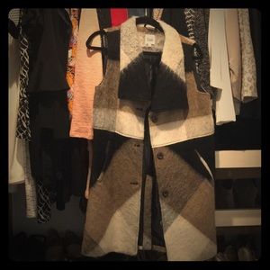 Luii sleeveless cardigan.